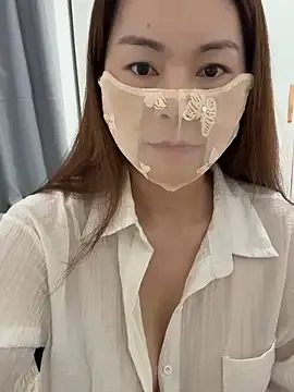 Gia – webcam model profile photo Image 2