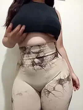 EmiBrow – webcam model profile photo Image 2