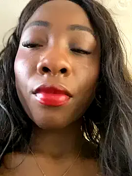 MiraKova – webcam model profile photo Image 4