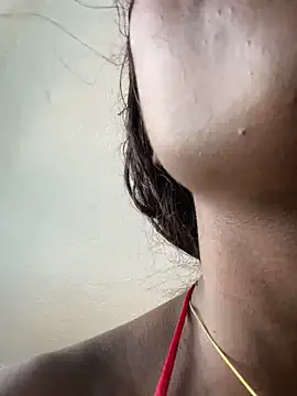 MiraKova – webcam model profile photo Image 8