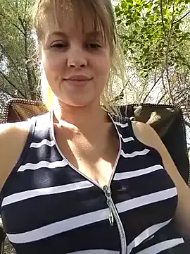 EmiBrow – webcam model profile photo Image 10