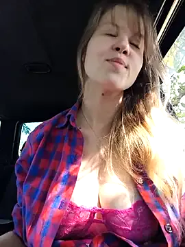 EmiBrow – webcam model profile photo Image 17