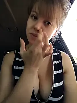 EmiBrow – webcam model profile photo Image 6