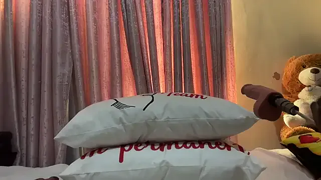 KateGale – webcam model profile photo Image 11