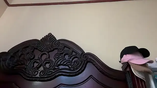 KateGale – webcam model profile photo Image 12