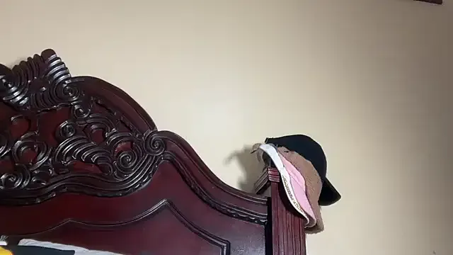 KateGale – webcam model profile photo Image 5