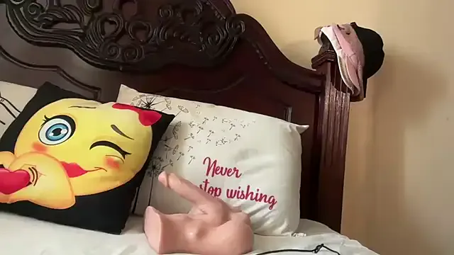 KateGale – webcam model profile photo Image 6