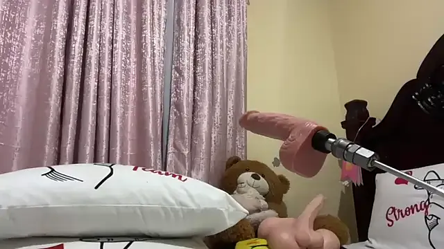 KateGale – webcam model profile photo Image 8