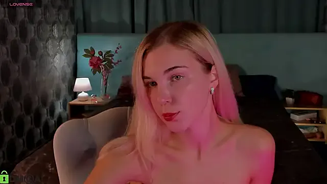 MollyBoston – webcam model profile photo Image 4