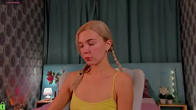 MollyBoston – webcam model profile photo Image 7