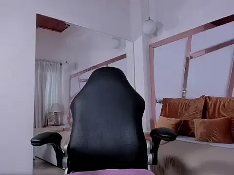 Taanni – webcam model profile photo Image 17