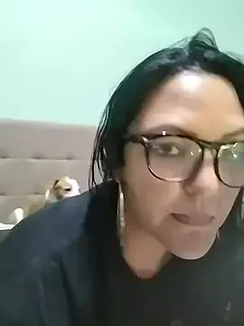 AishaHart – webcam model profile photo Image 4