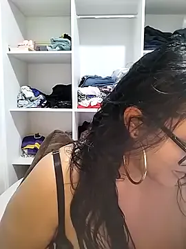 AishaHart – webcam model profile photo Image 9