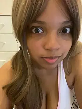 Broan_me – webcam model profile photo Image 5