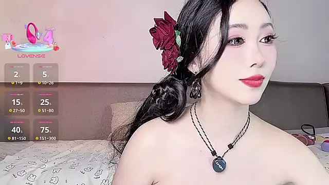 Yelaine – webcam model profile photo Image 2