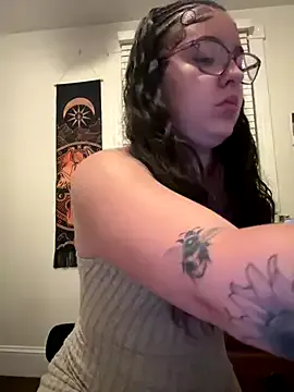 SherineNorth – webcam model profile photo Image 2