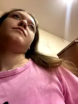 LaraOlson – webcam model profile photo Image 3