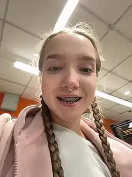 MiaTonyy – webcam model profile photo Image 17