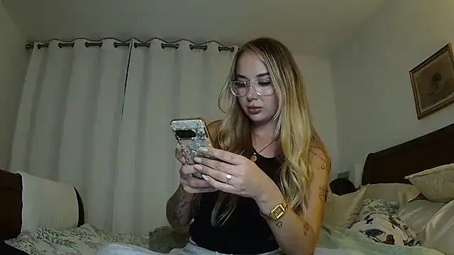 HannaMaison – webcam model profile photo Image 2