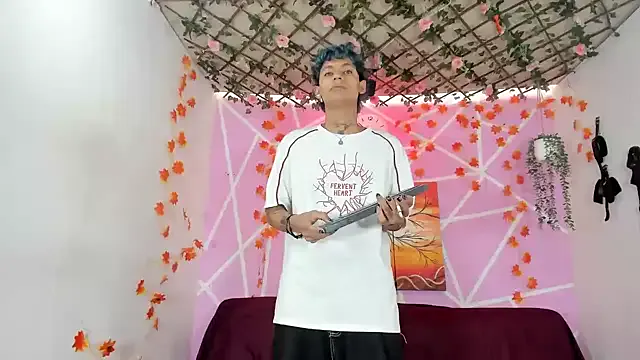 Dolce – webcam model profile photo Image 12