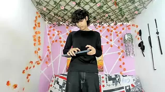 Dolce – webcam model profile photo Image 4