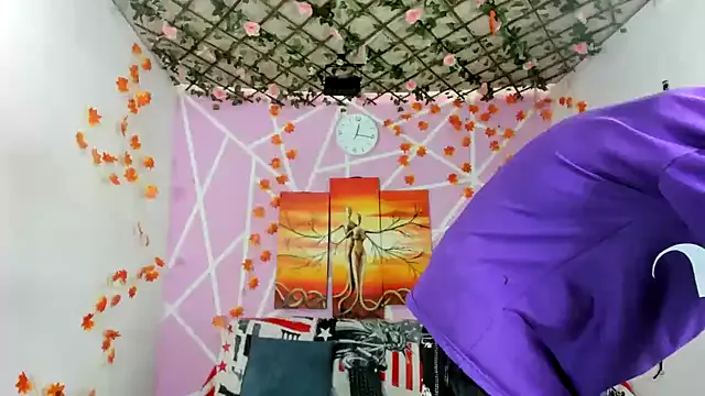 Dolce – webcam model profile photo Image 6