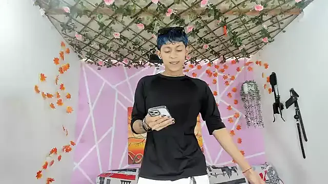 Dolce – webcam model profile photo Image 8