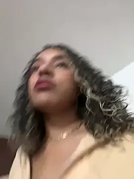 AllaRoberts – webcam model profile photo Image 15