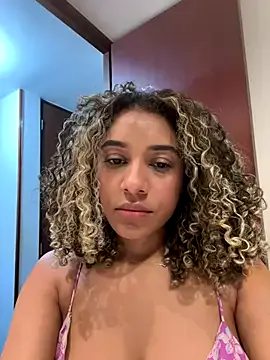 AllaRoberts – webcam model profile photo Image 18