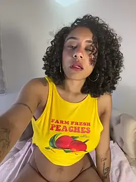 AllaRoberts – webcam model profile photo Image 2