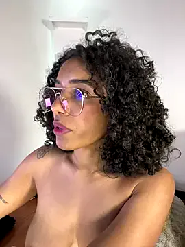 AllaRoberts – webcam model profile photo Image 4