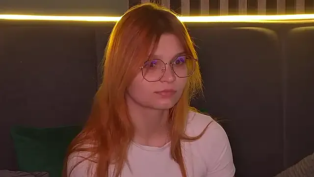 Dolce – webcam model profile photo Image 2