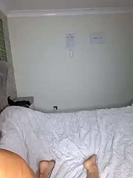 EmiBrow – webcam model profile photo Image 16