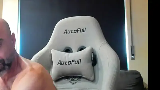 Dolce – webcam model profile photo Image 10