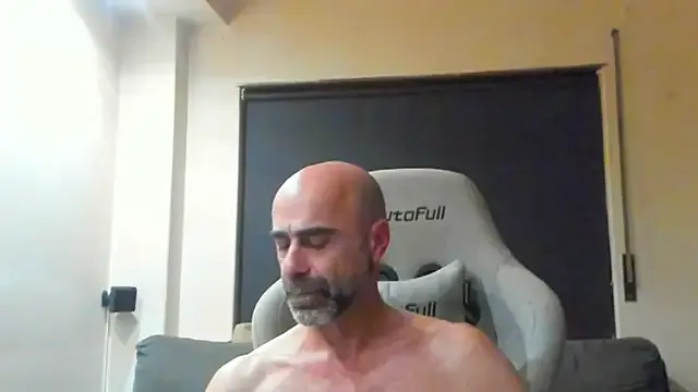 Dolce – webcam model profile photo Image 4