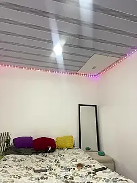 Dolce – webcam model profile photo Image 10