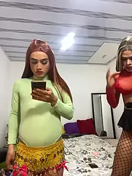 Dolce – webcam model profile photo Image 8