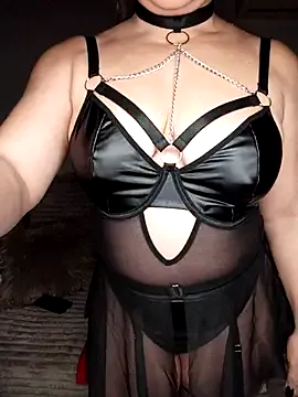 EmiBrow – webcam model profile photo Image 7