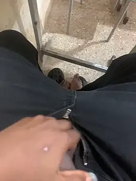 Dolce – webcam model profile photo Image 8