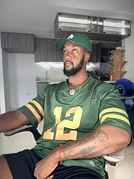 AishaHart – webcam model profile photo Image 10