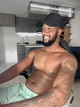 AishaHart – webcam model profile photo Image 11