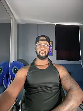 AishaHart – webcam model profile photo Image 3