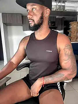 AishaHart – webcam model profile photo Image 5