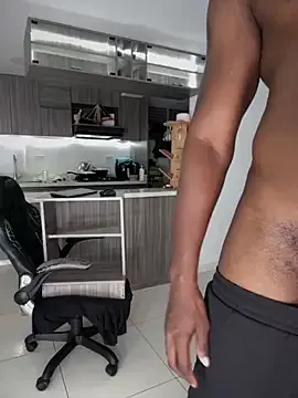 AishaHart – webcam model profile photo Image 8