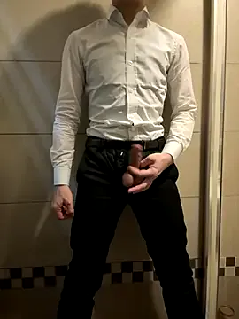 Dolce – webcam model profile photo Image 3