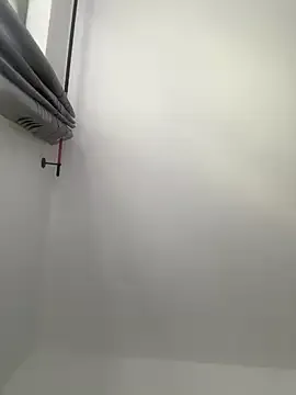 MiraKova – webcam model profile photo Image 9