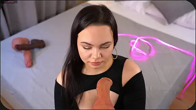 SherineNorth – webcam model profile photo Image 6