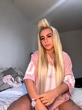 Evie – webcam model profile photo Image 5