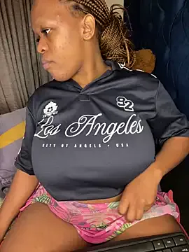 LiaWells – webcam model profile photo Image 10