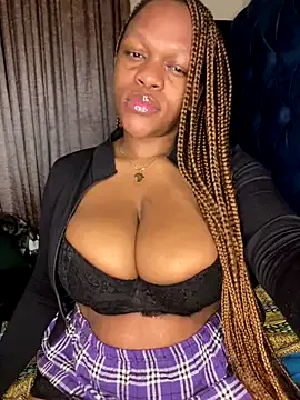 LiaWells – webcam model profile photo Image 11